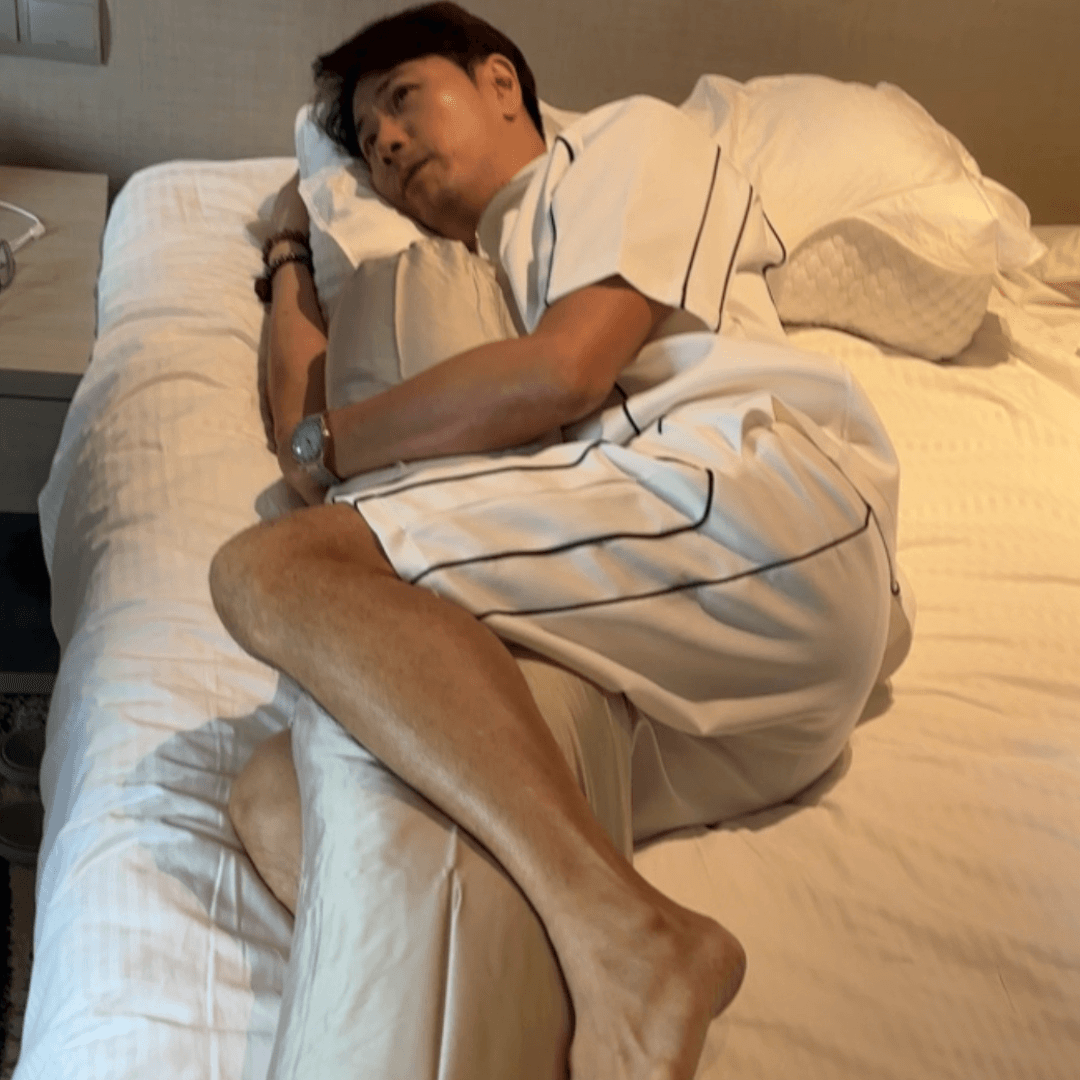 How to Use a Bolster Pillow for Better Side Sleeping in Singapore Homes